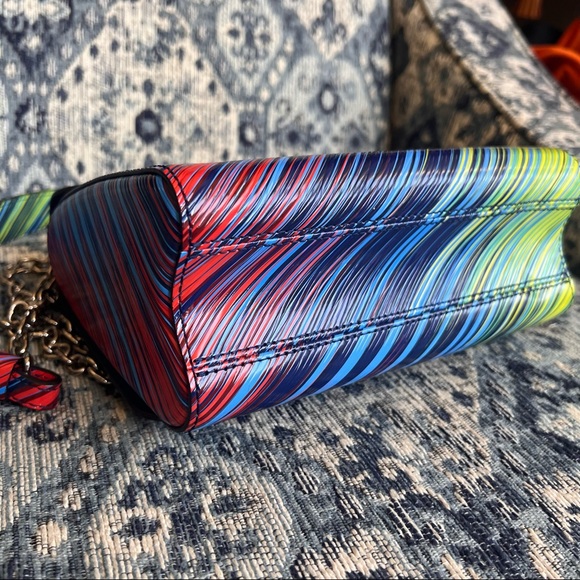 Louis Vuitton Tropical Epi Twist MM - Picture 10 of 15